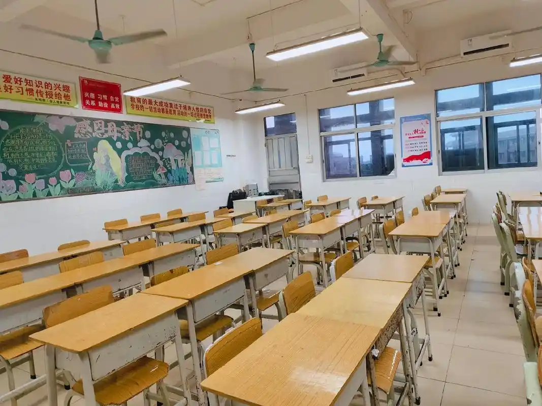 中学空教室的搜索结果_百度图片搜索.png